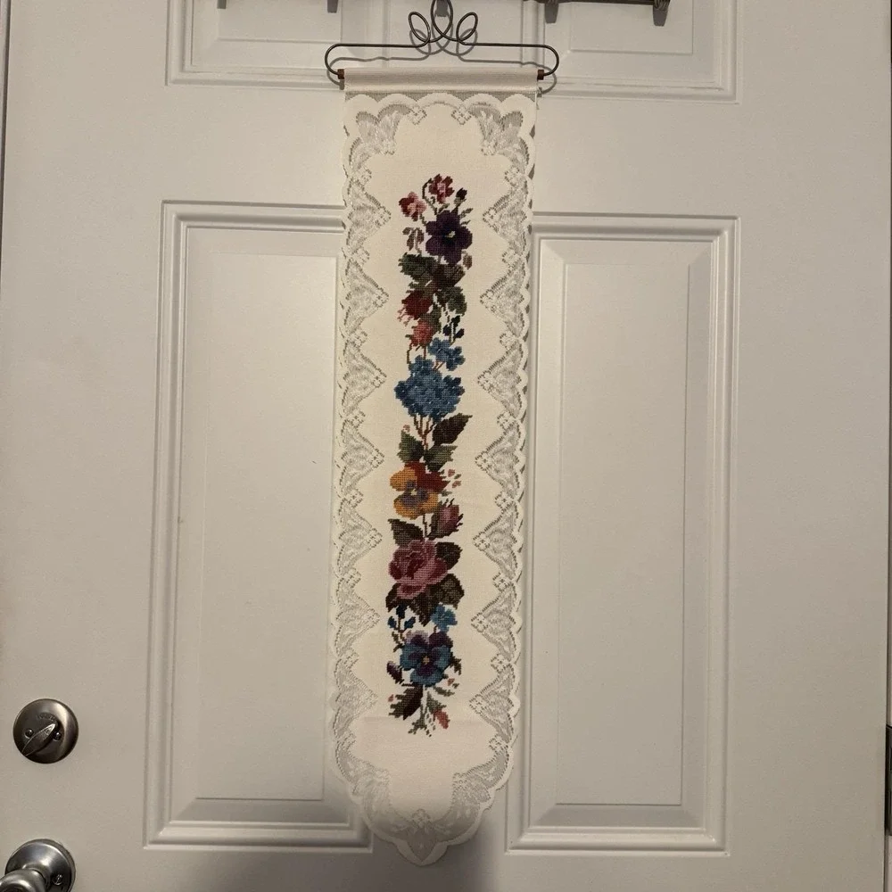 Vertical Wall Hanging Tapestry With Floral Design
